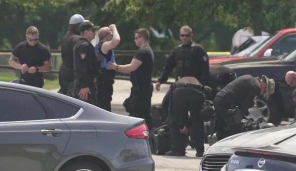 配资炒股经验 美警方在共和党全国代表大会场地附近开枪打死一持刀男子